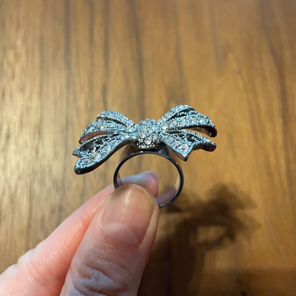 Large Bow Costume Jewelry Ring with Rhinestones - Picture 3 of 4